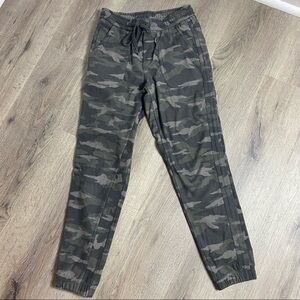 Athleta Farallon Jogger Pant Camo Print Women’s Size 0 Athletic Athleisure